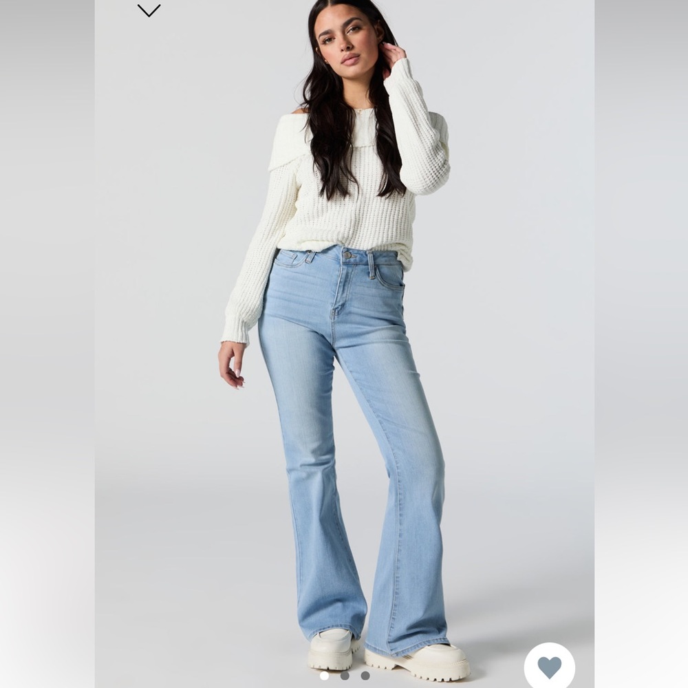 Refuge Austin flared jeans. Size 3. Never worn. Brand new.